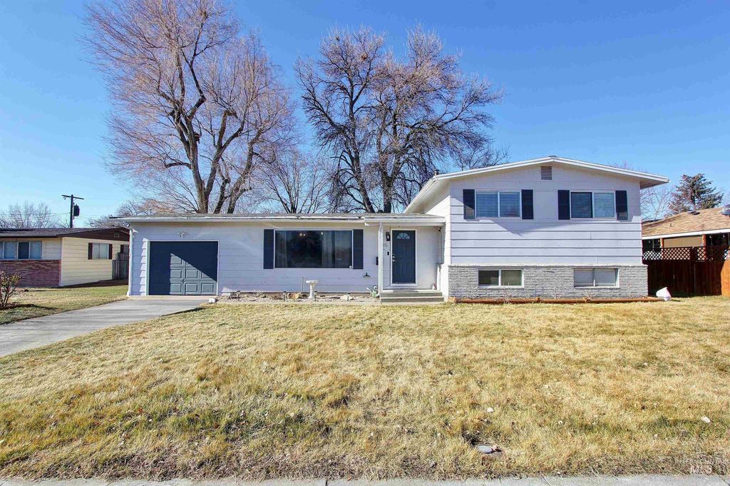 Photo of 1185 N 6th East St, Mountain Home, ID 83647 (MLS # 98973995)