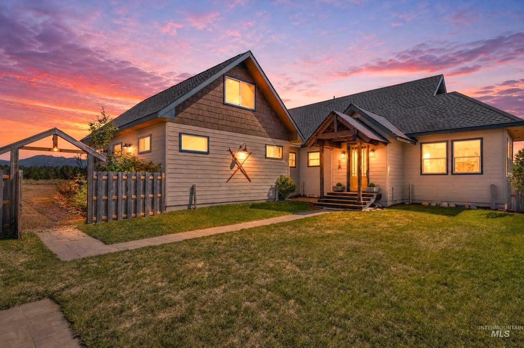 Photo of 59 Salmon Loop, Donnelly, ID 83615 (MLS # 99000930)