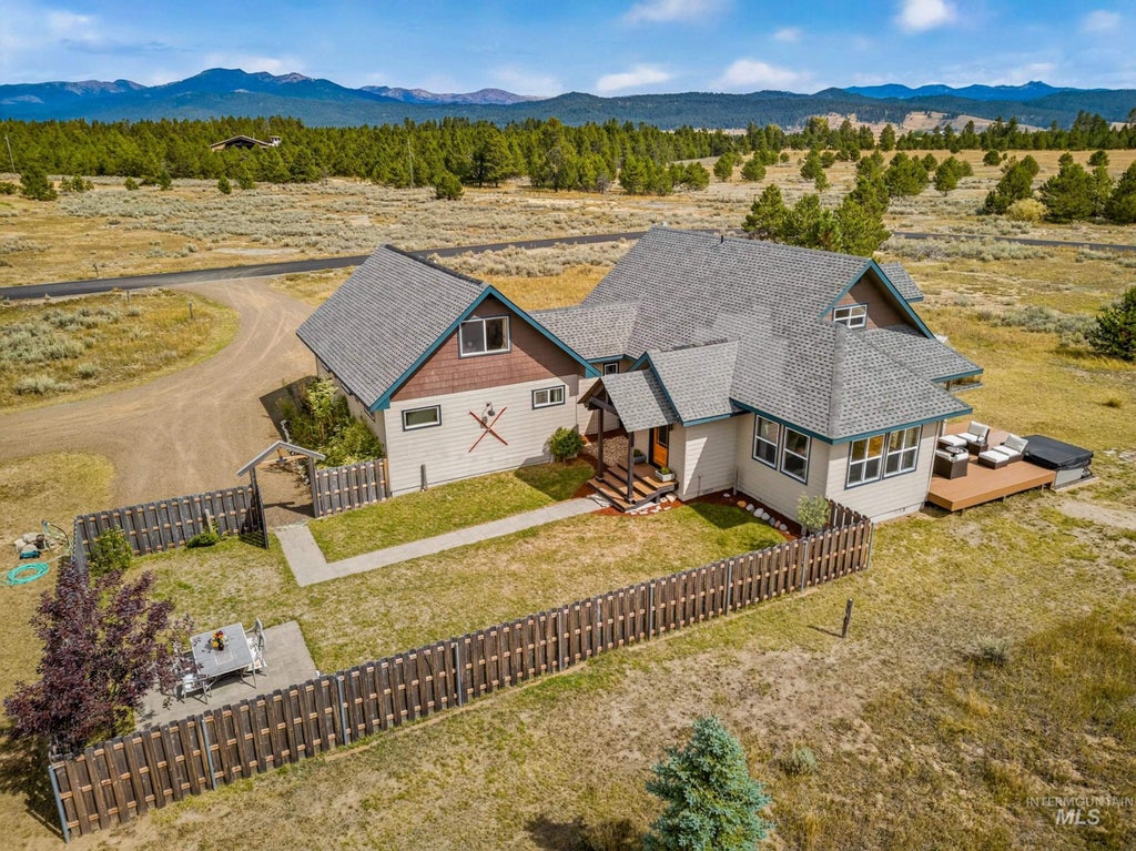 Photo of 59 Salmon Loop, Donnelly, ID 83615 (MLS # 99000930)
