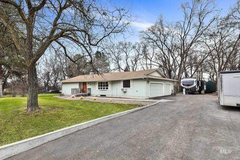 Photo of 457 E Beacon Light Rd, Eagle, ID 83616 (MLS # 98968932)