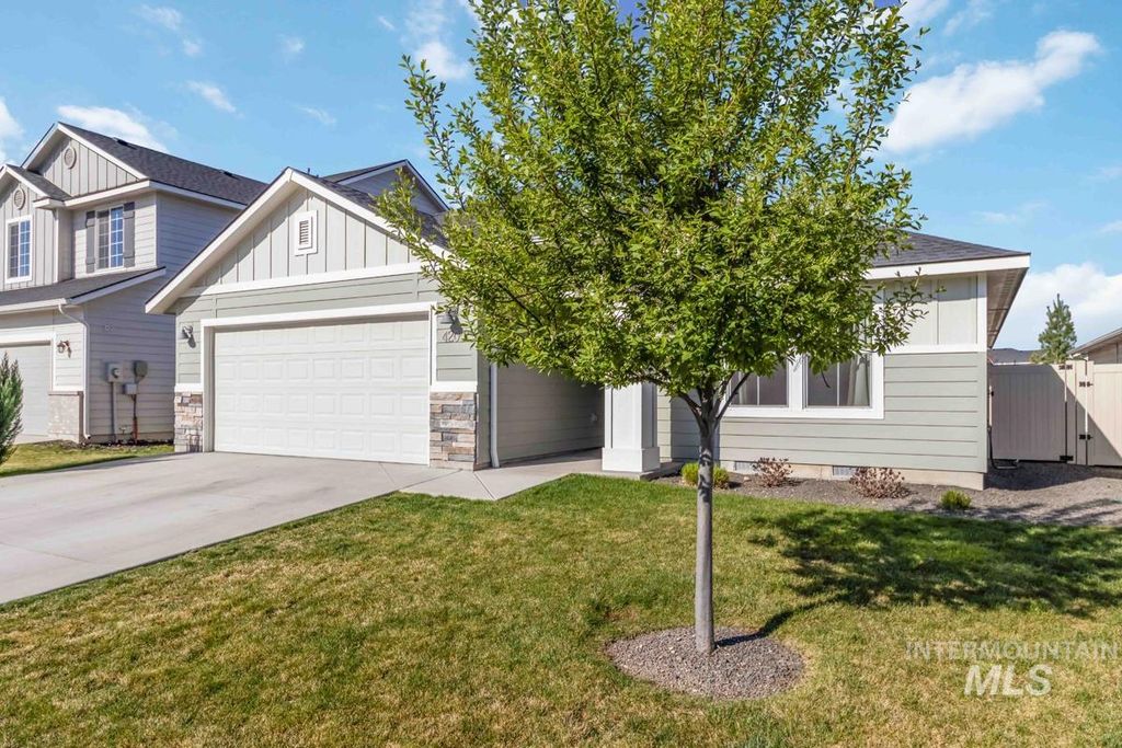 Photo of 4205 S Leaning Tower Ave, Meridian, ID 83642 (MLS # 98981637)