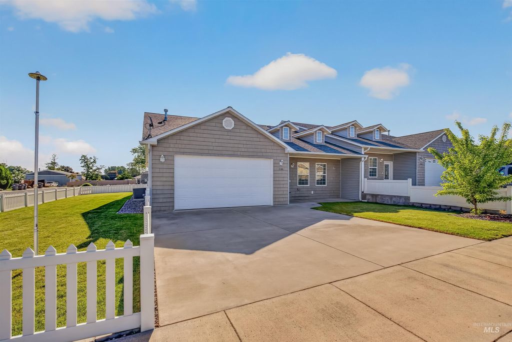 Photo of 1101 Liberty Circle, Clarkston, WA 99403 (MLS # 98985668)