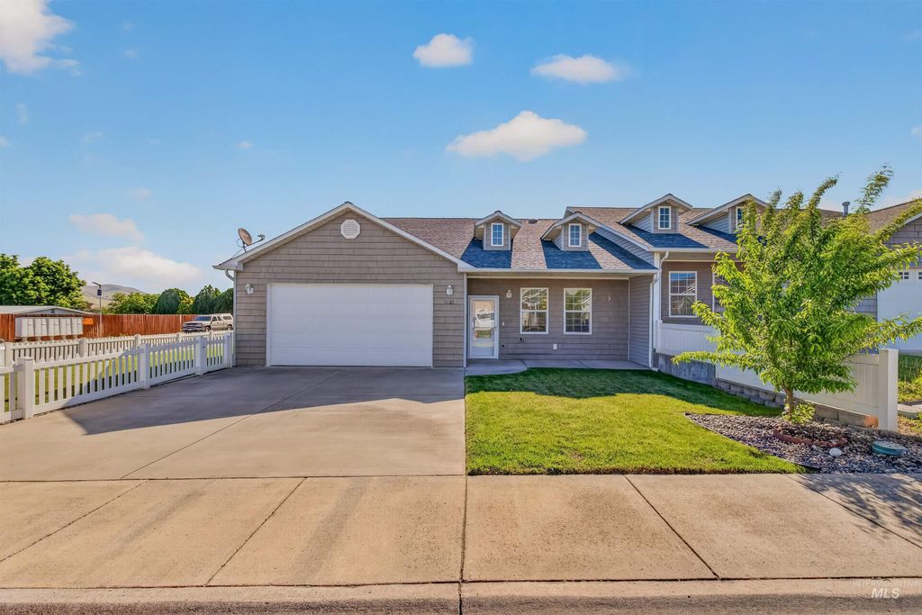 Photo of 1101 Liberty Circle, Clarkston, WA 99403 (MLS # 98985668)