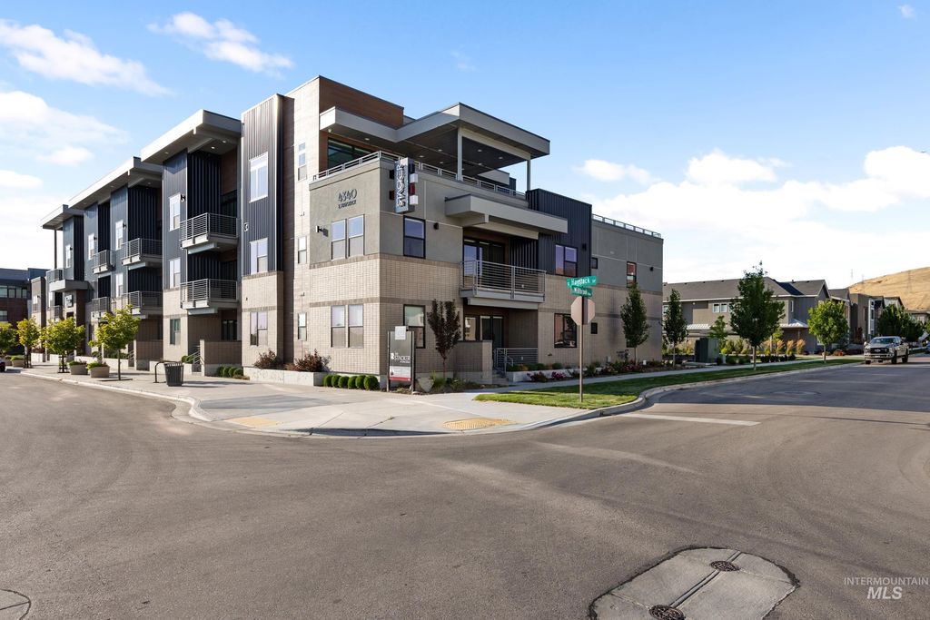 Photo of 4340 E Haystack St #202, Boise, ID 83716 (MLS # 98975297)