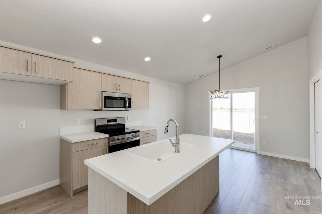 Photo of 227 W 17th Ave, Jerome, ID 83338 (MLS # 98989353)