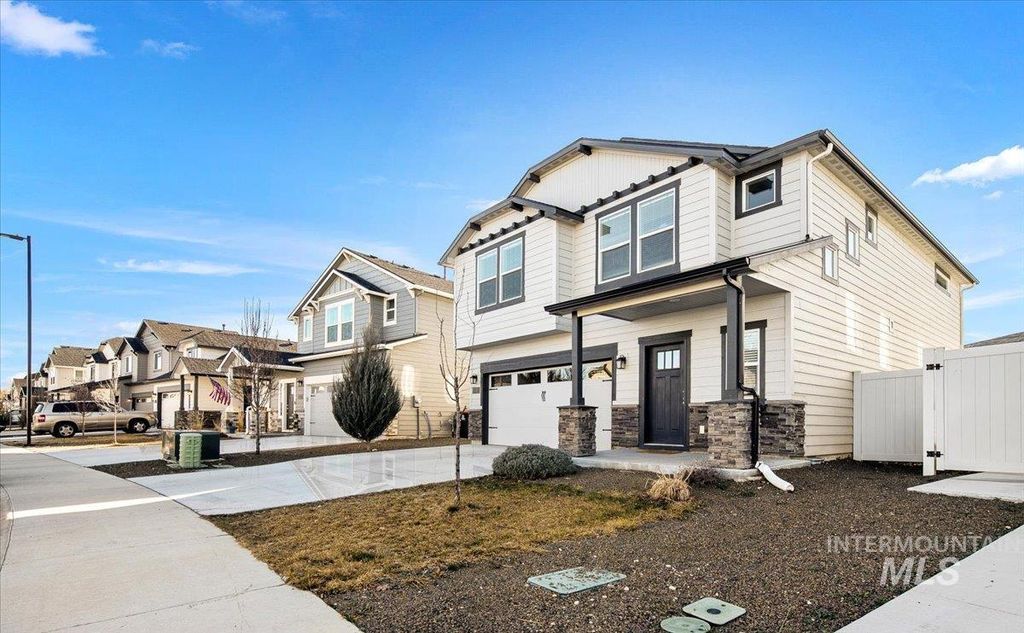 Photo of 3315 S Cabin Creek Way, Meridian, ID 83642 (MLS # 98974376)