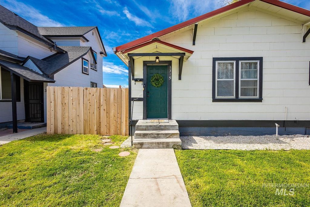 Photo of 1315 4th St S St, Nampa, ID 83651 (MLS # 98981119)