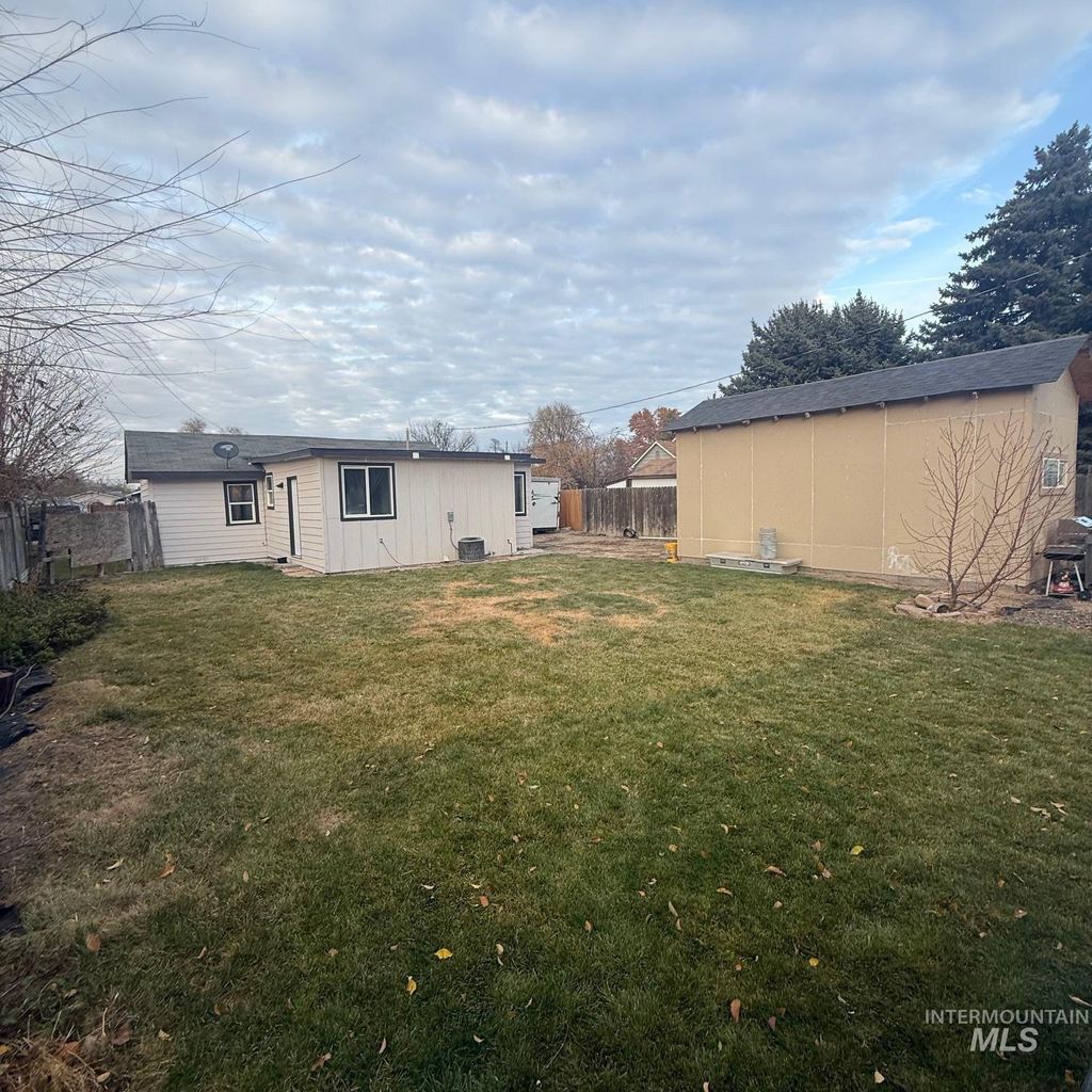 Photo of 211 Shoshone Ave, Nampa, ID 83651 (MLS # 98968462)