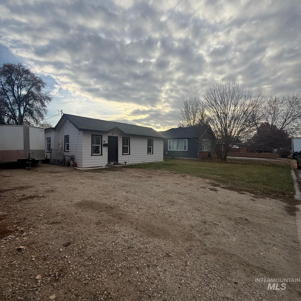 Photo of 211 Shoshone Ave, Nampa, ID 83651 (MLS # 98968462)