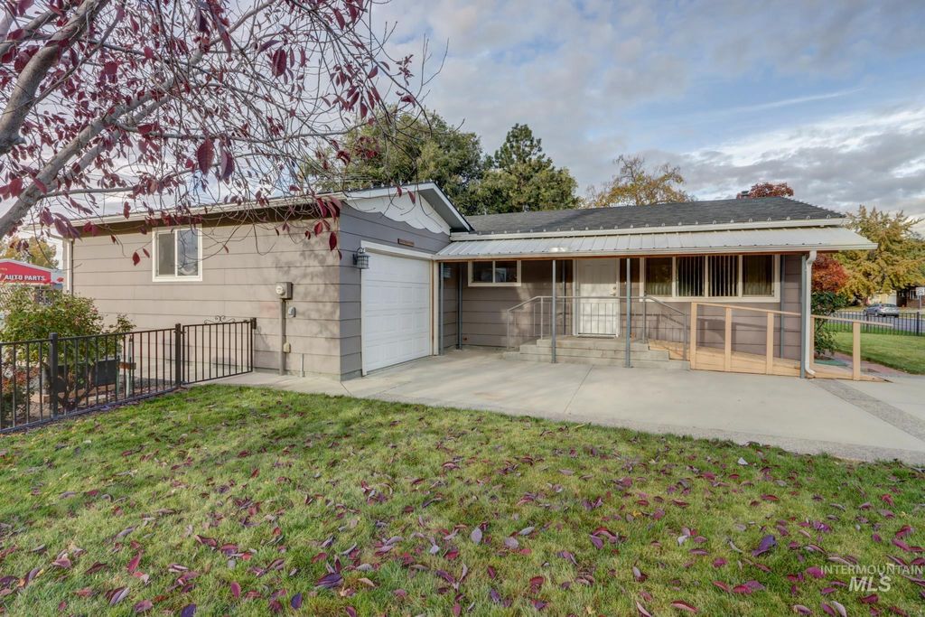 Photo of 690 Harmon Way, Middleton, ID 83644 (MLS # 98966428)