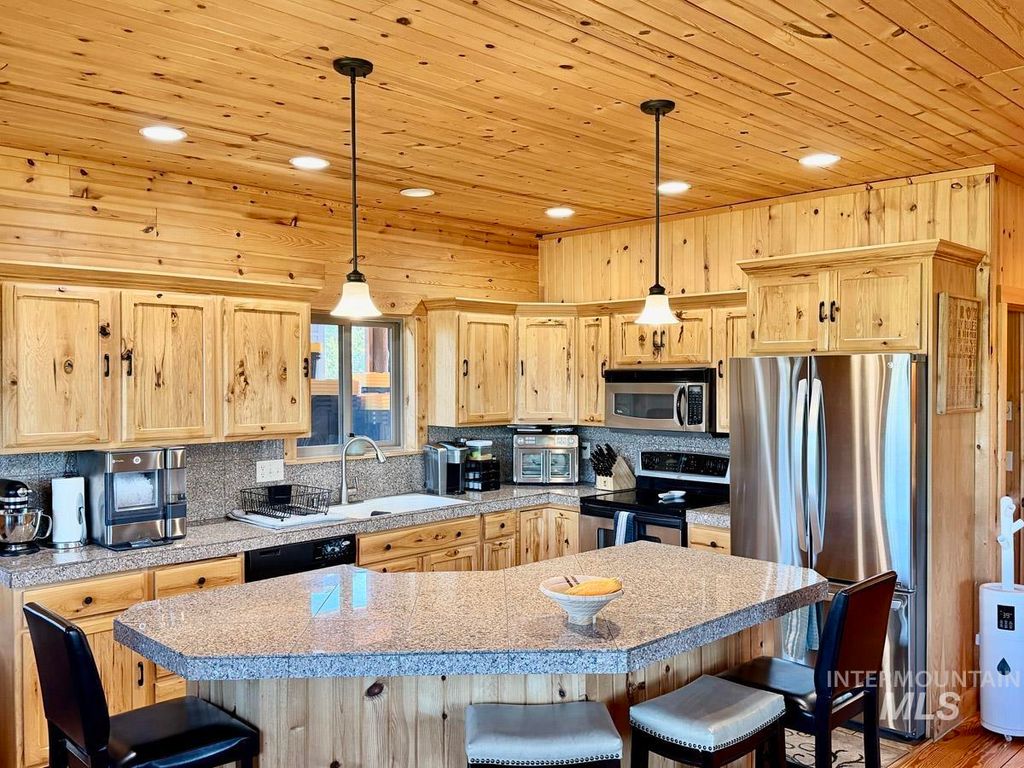 Photo of 10307 Emma Loop, Cascade, ID 83611 (MLS # 98985325)