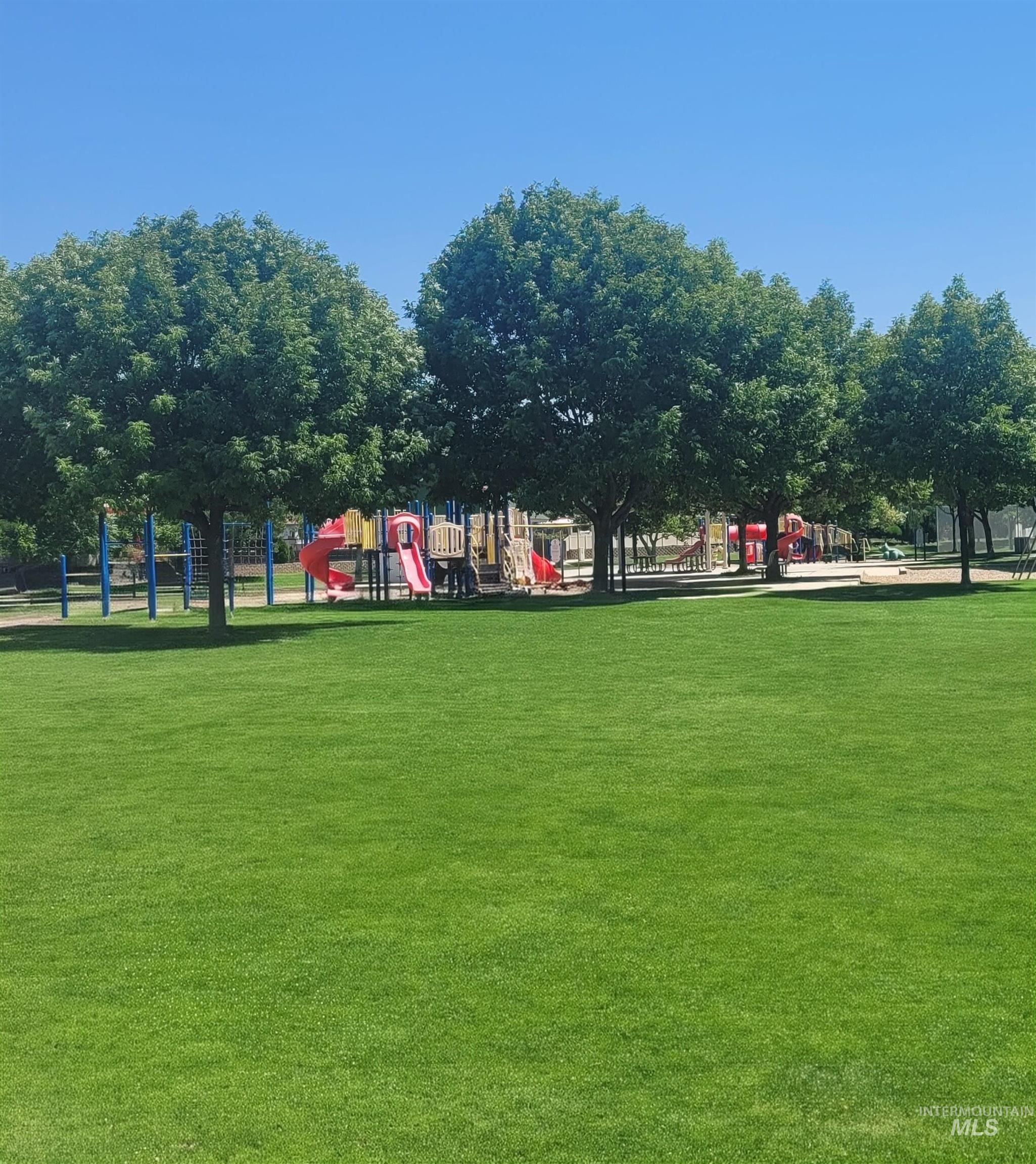 View of property's community featuring a yard