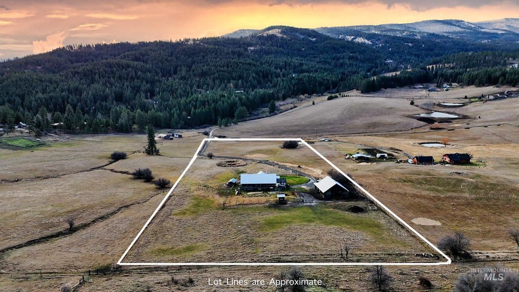 Photo of 124 Mill Creek Mdw, Grangeville, ID 83530 (MLS # 98971383)
