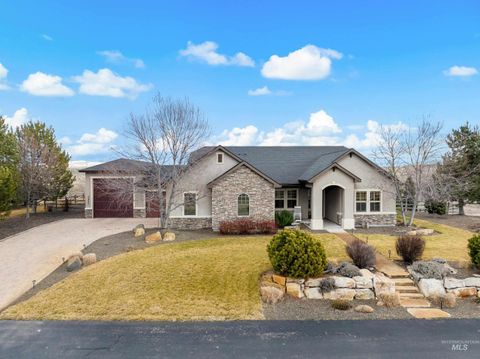 Photo of 7521 N Grand Ridge Lane, Eagle, ID 83616 (MLS # 98974410)