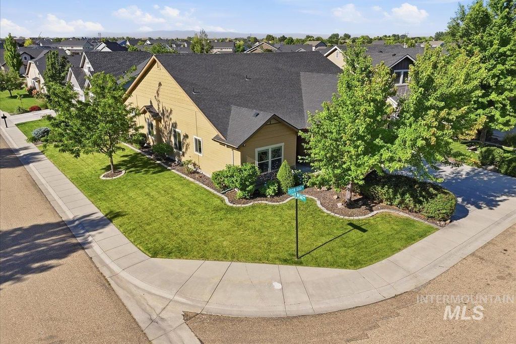 Photo of 10291 Iron Bag Dr, Nampa, ID 83687 (MLS # 98991442)