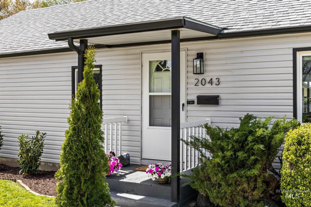 Photo of 2043 S Leadville Ave, Boise, ID 83706 (MLS # 98983383)