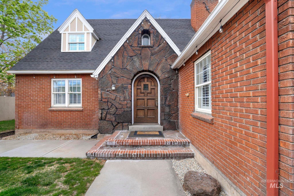 Photo of 102 Fillmore St, Twin Falls, ID 83301 (MLS # 98982106)