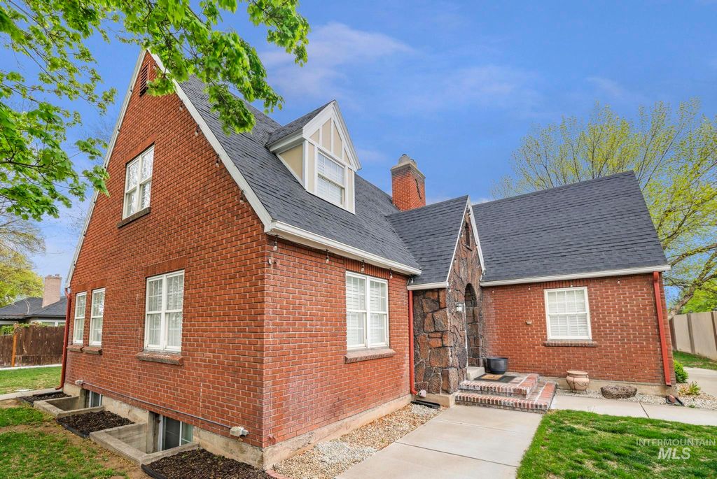 Photo of 102 Fillmore St, Twin Falls, ID 83301 (MLS # 98982106)