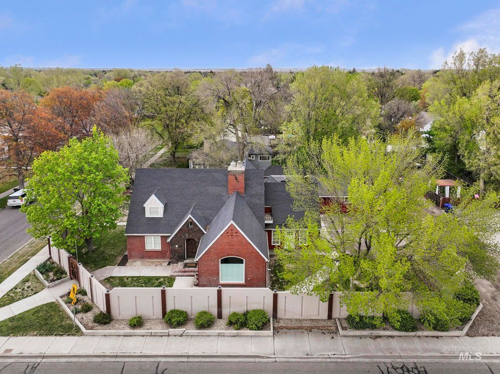 Photo of 102 Fillmore St, Twin Falls, ID 83301 (MLS # 98982106)