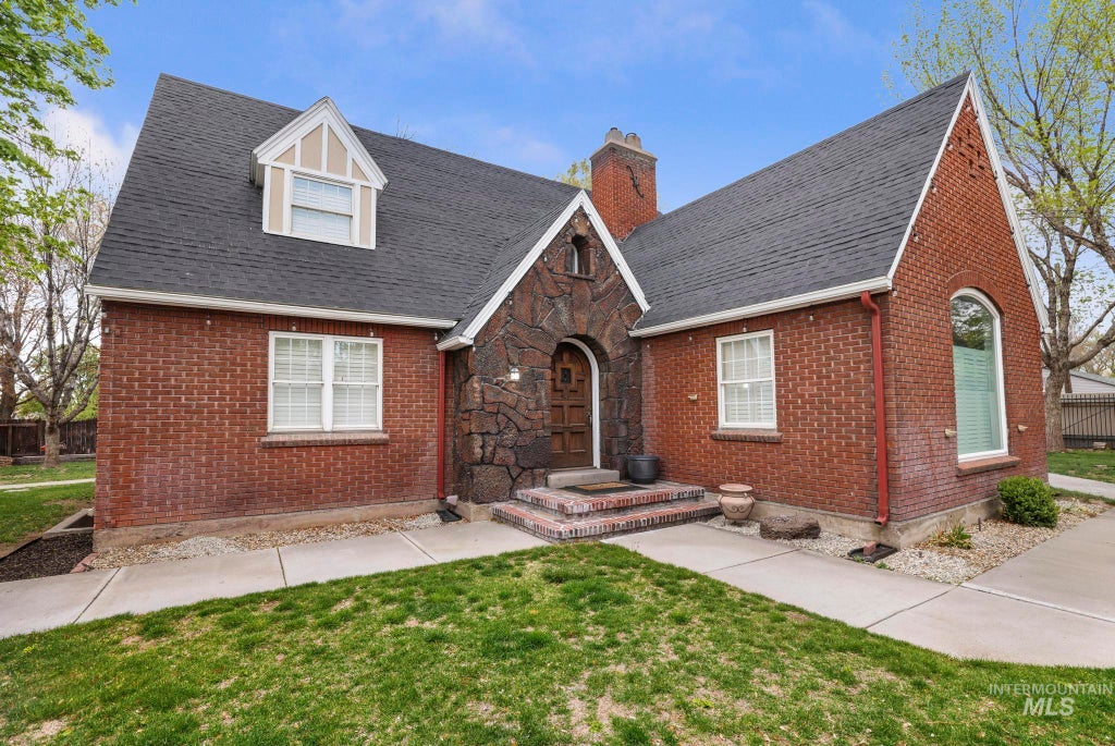 Photo of 102 Fillmore St, Twin Falls, ID 83301 (MLS # 98982106)