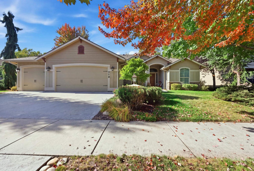 Photo of 719 E Eaglewoods Lane, Eagle, ID 83616 (MLS # 99003349)