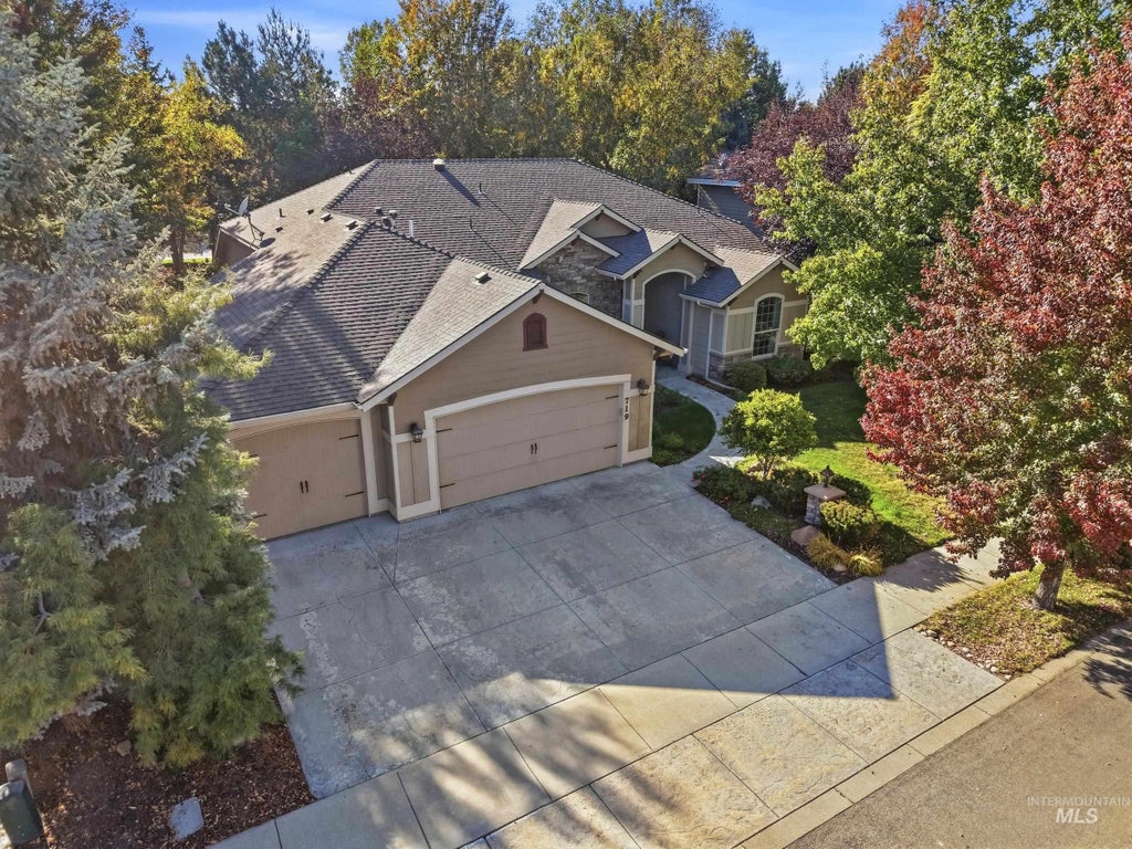 Photo of 719 E Eaglewoods Lane, Eagle, ID 83616 (MLS # 99003349)