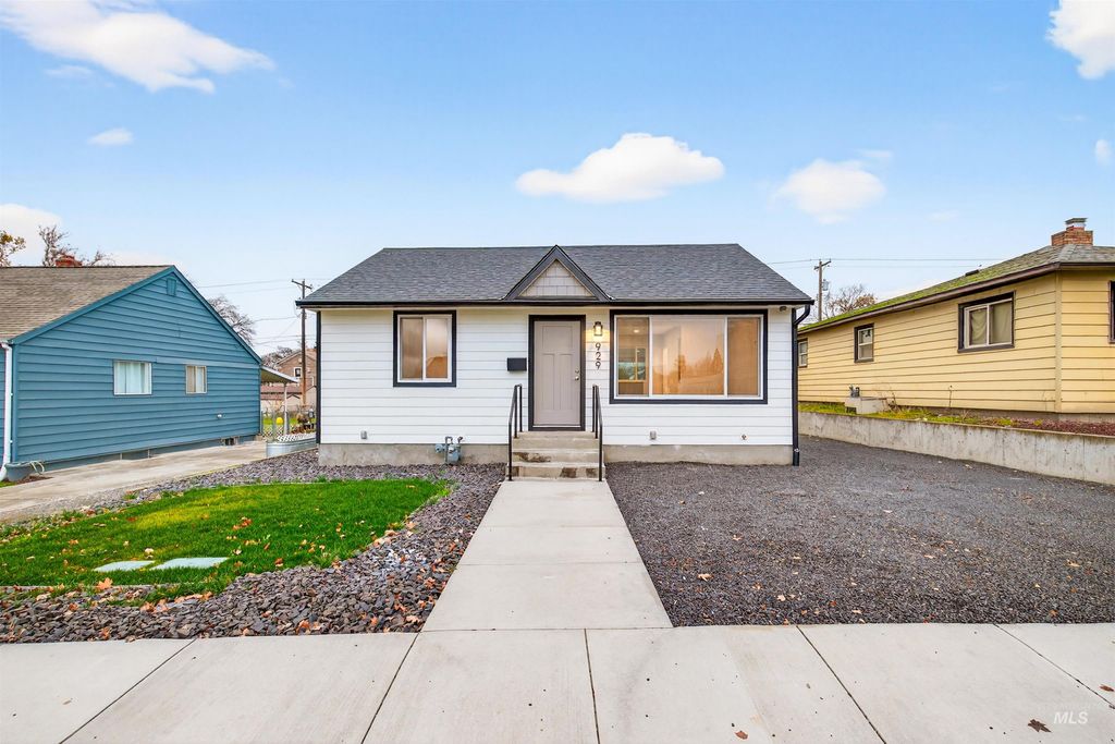 Photo of 929 10th Street, Clarkston, WA 99403 (MLS # 98969443)