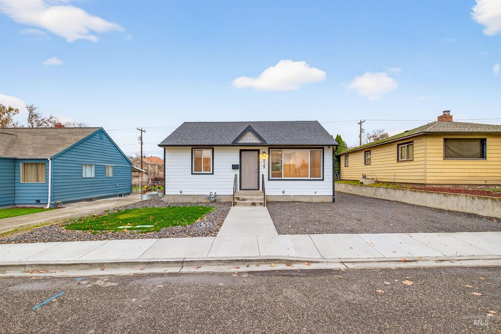 Photo of 929 10th Street, Clarkston, WA 99403 (MLS # 98969443)