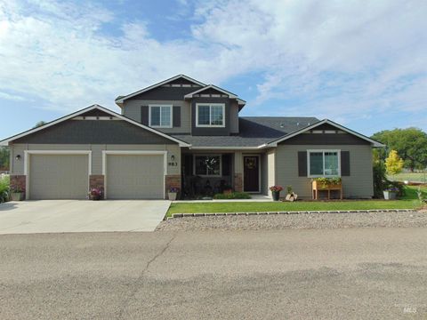 Photo of 983 South Street, Vale, OR 97918 (MLS # 98952001)