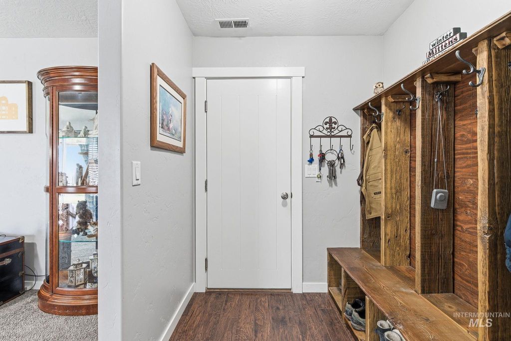 Photo of 19097 Emily Ave, Caldwell, ID 83605 (MLS # 98975162)