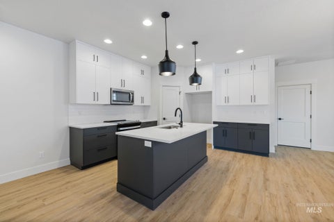 Photo of 18 Ogden St, Cascade, ID 83611 (MLS # 98975736)