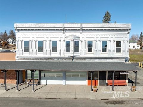 132 E Walnut Avenue Genesee ID 83832