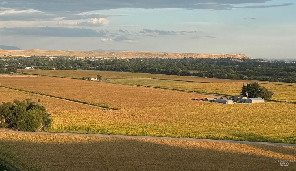 Photo of 319 Snowmoody Way, Ontario, OR 97914 (MLS # 98980964)