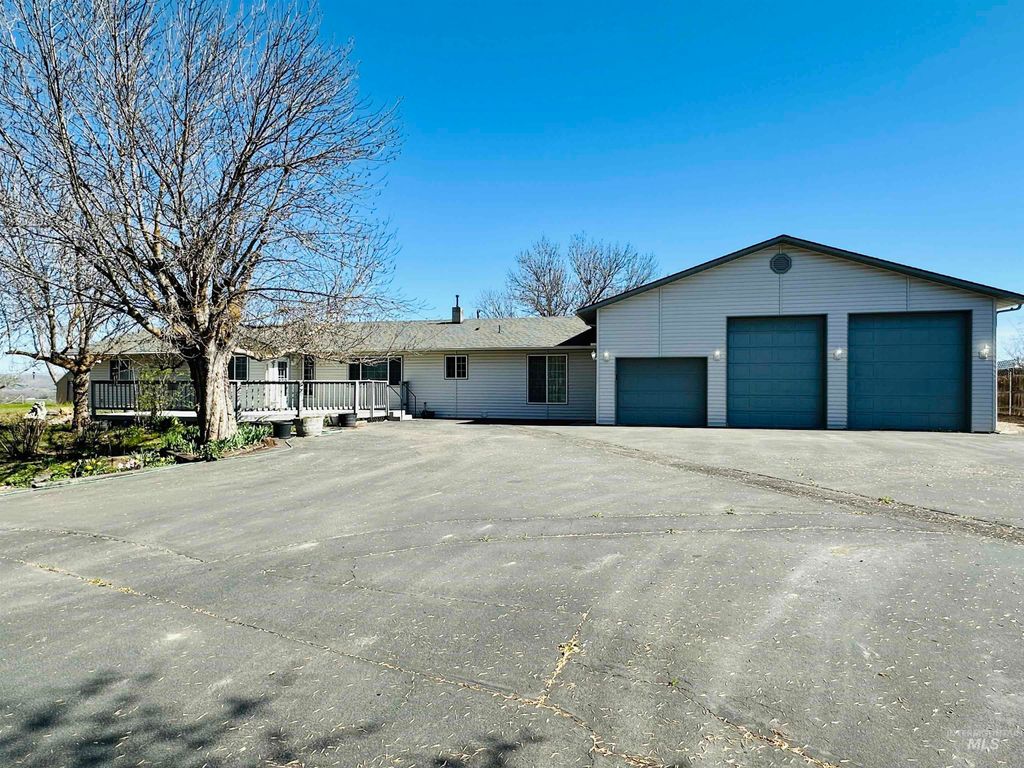 Photo of 319 Snowmoody Way, Ontario, OR 97914 (MLS # 98980964)