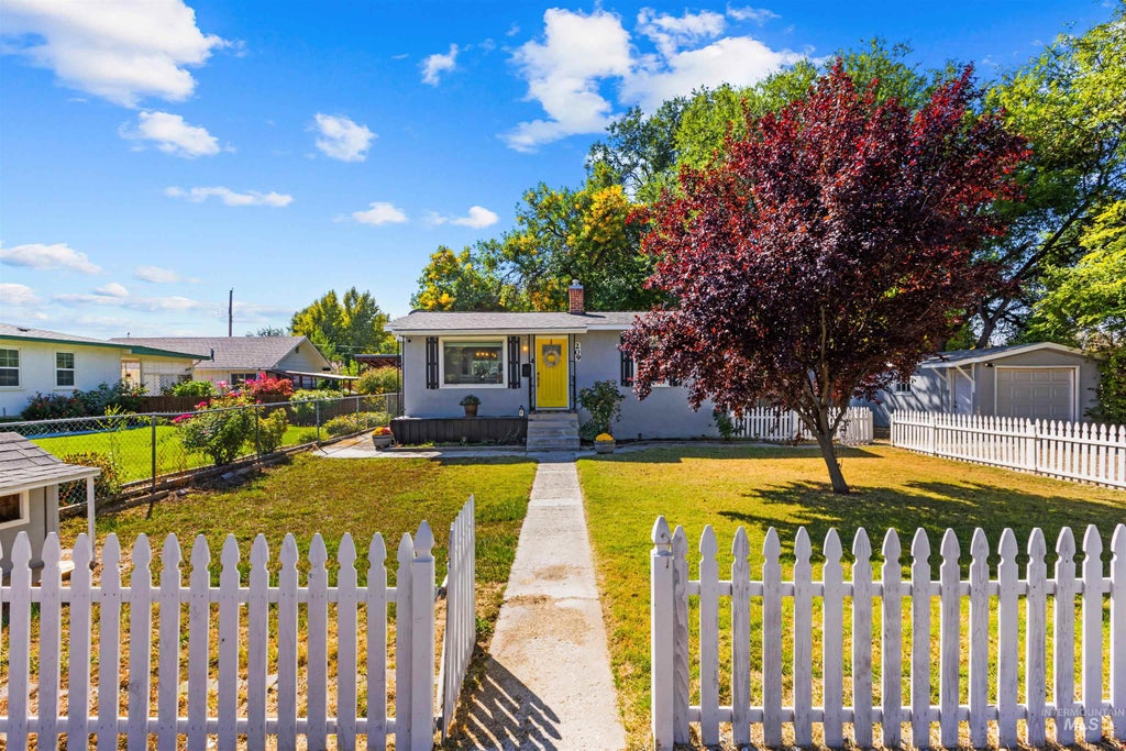 Photo of 209 W Elm St, Caldwell, ID 83605 (MLS # 99001122)