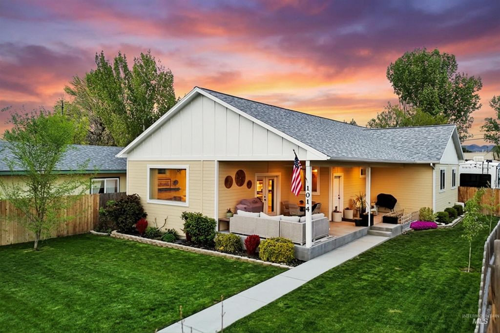 Photo of 1014 S Boise Ave, Emmett, ID 83617 (MLS # 98982430)