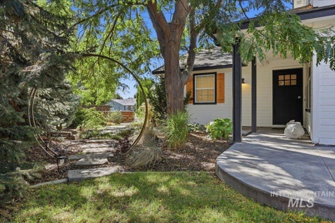 Photo of 948 E Monarch St, Eagle, ID 83616 (MLS # 98998808)