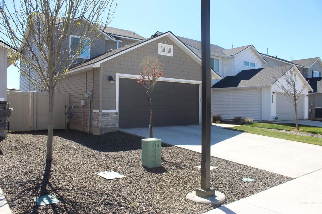 Photo of 2314 Oxon St, Caldwell, ID 83605 (MLS # 98981718)