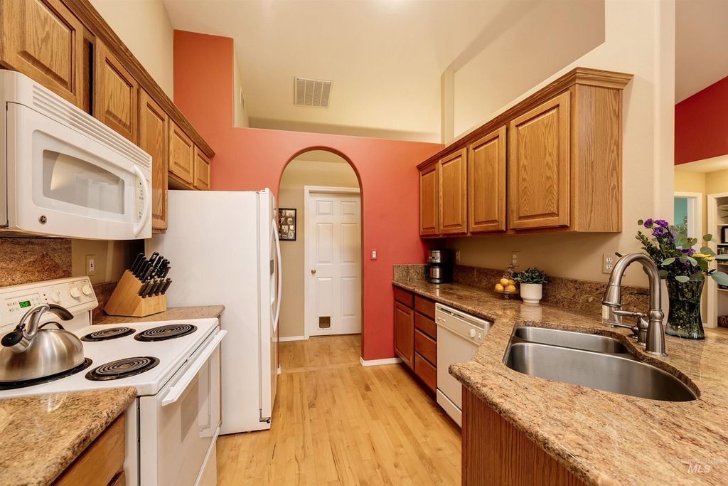 Photo of 947 N Echohawk Way, Eagle, ID 83616 (MLS # 98980576)