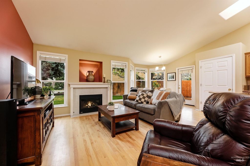 Photo of 947 N Echohawk Way, Eagle, ID 83616 (MLS # 98980576)