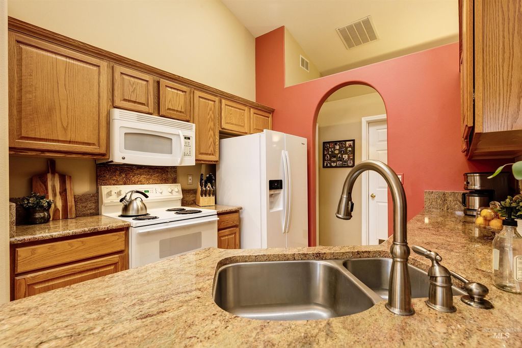 Photo of 947 N Echohawk Way, Eagle, ID 83616 (MLS # 98980576)