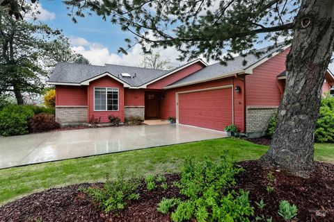 Photo of 947 N Echohawk Way, Eagle, ID 83616 (MLS # 98980576)