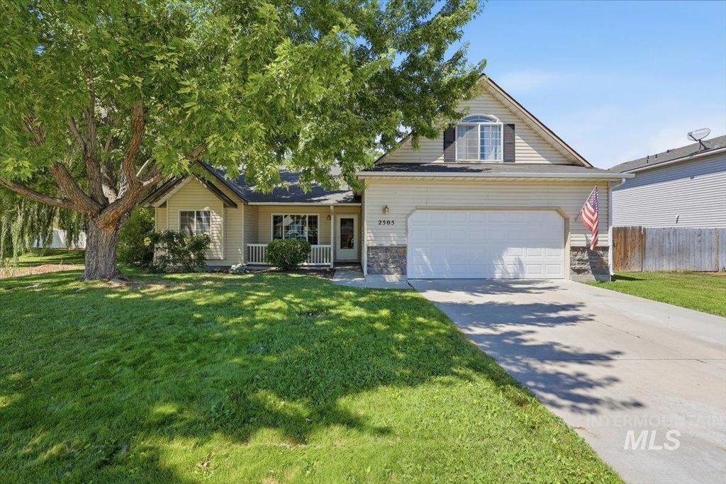 Photo of 2505 S Bluegrass Dr, Nampa, ID 83686 (MLS # 98994182)