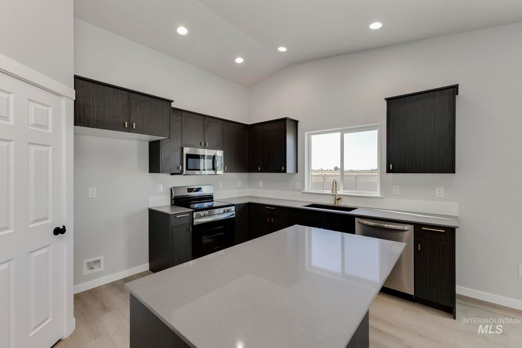 Photo of 3770 E Syracuse St, Nampa, ID 83686 (MLS # 98968417)