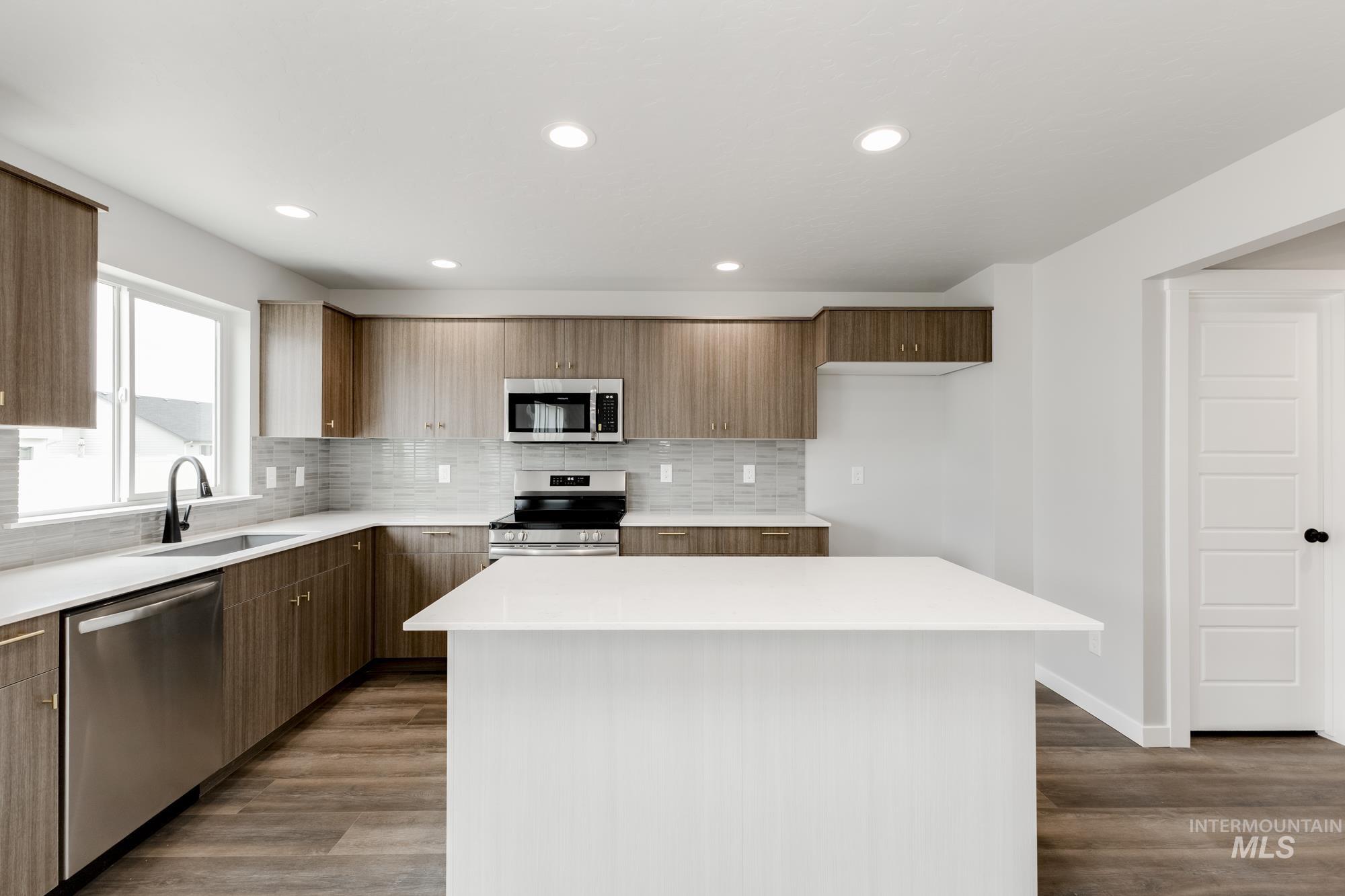 2333 N Lithodora Ave