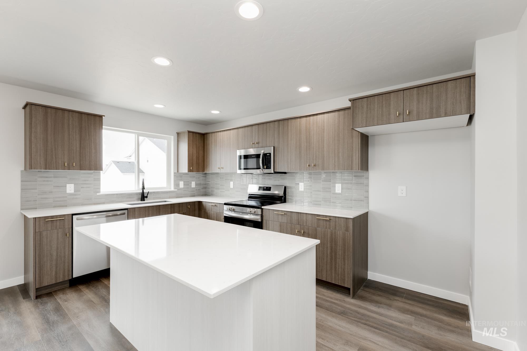 2333 N Lithodora Ave