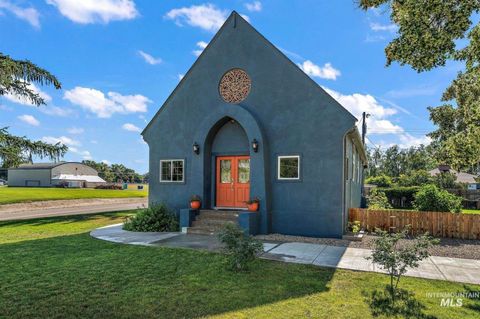 Photo of 712 N 4th St, Parma, ID 83660 (MLS # 98981258)