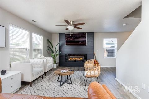 Photo of 13779 Paraiso St, Caldwell, ID 83607 (MLS # 98971989)