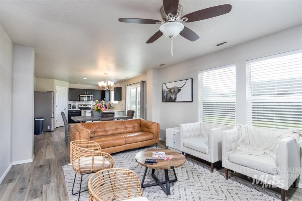 Photo of 13779 Paraiso St, Caldwell, ID 83607 (MLS # 98971989)