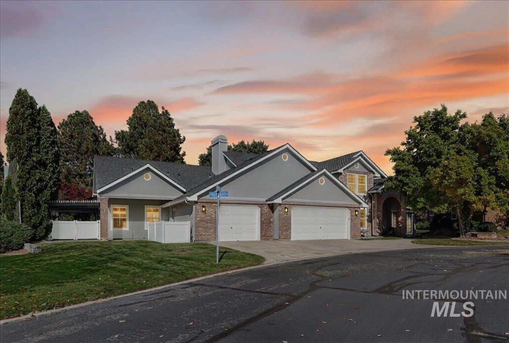 Photo of 898 N Nicklaus Lane, Eagle, ID 83616 (MLS # 98965970)